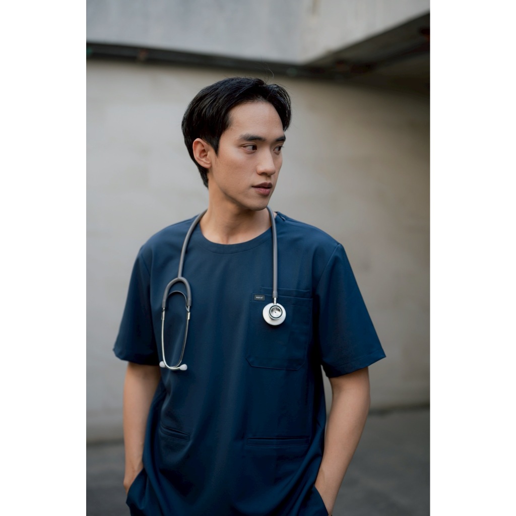 REKA SCRUBS - เสื้อคอกลม สี Midnight Blue - BEATRIX (ชุดสครับแพทย์ พยาบาล พร้อมปักชื่อ)