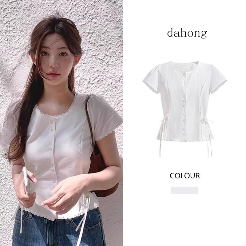 Dahong 💖99173 เสื้อเชิ้ตสีขาวเกาหลี สีขาวสีสวยคือขาวจริงๆใส่ไปงานบุญคือสวยมาก  เนื้อผ้านิ่ม ออกแบบสวยดีแต่งระบาย