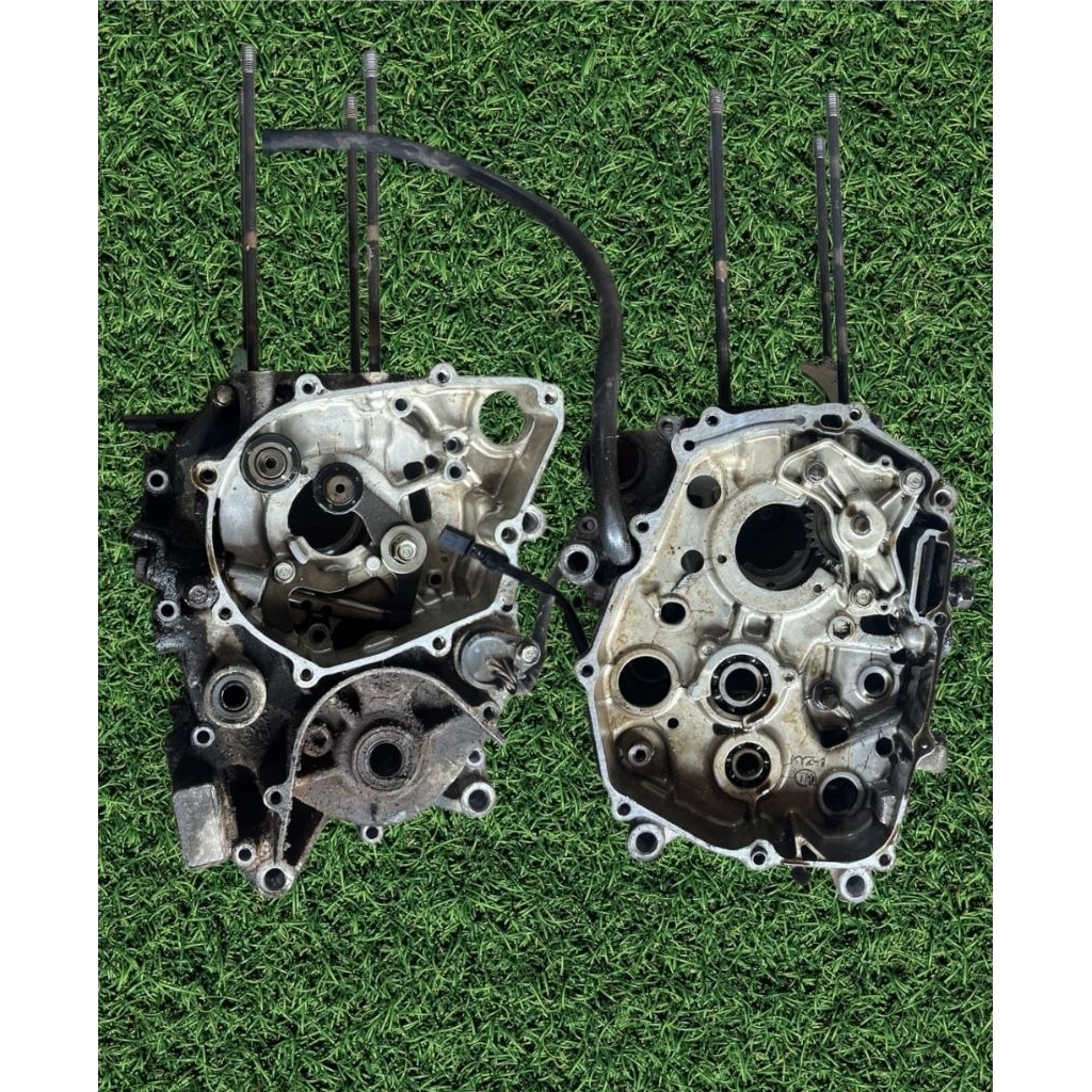 แคร้งเครื่องเวฟ125i ปลาวาฬ ข้าง[ซ้าย+ขวา] สตาทมือตรงรุ่น แท้มือสอง HONDA 11200-KYZ-901