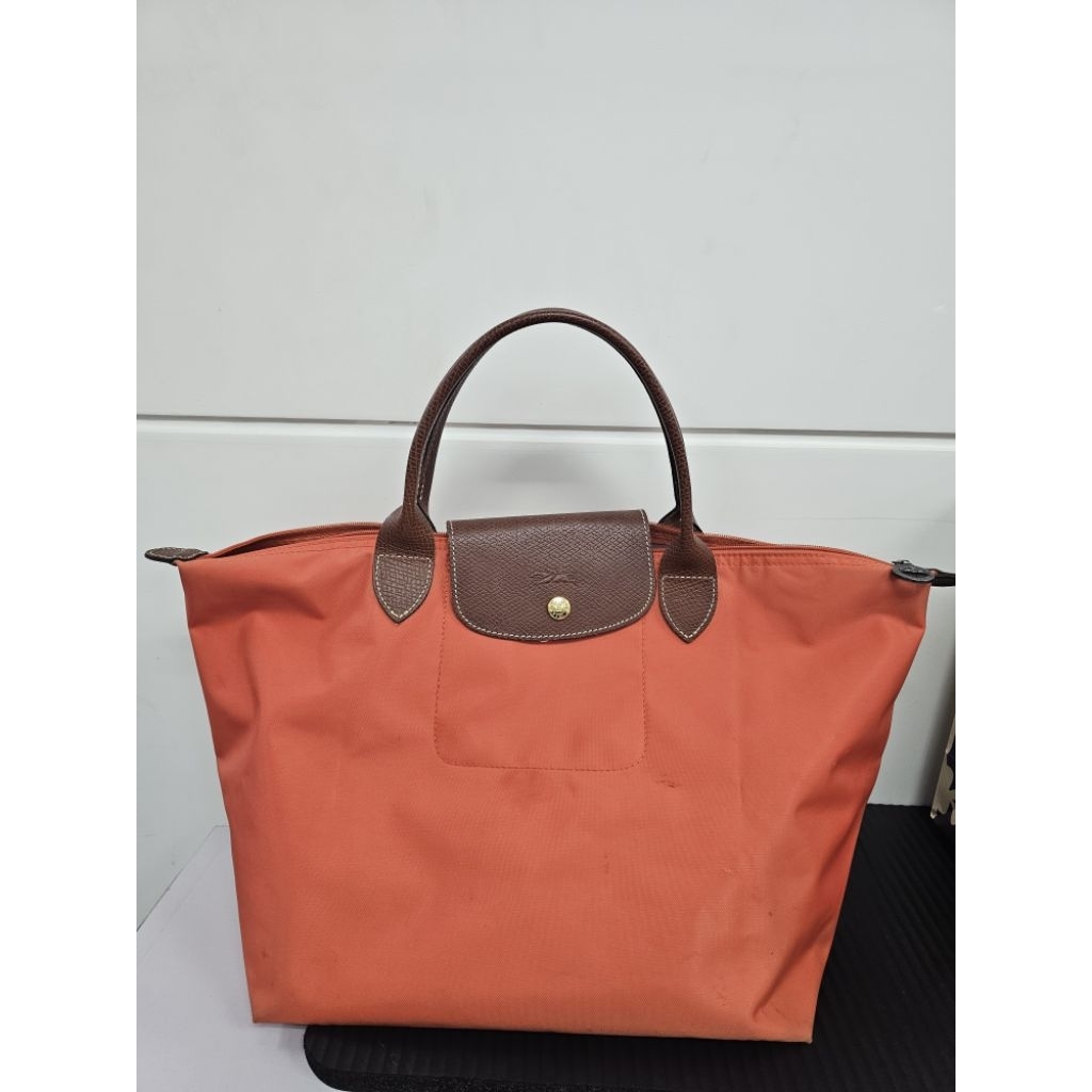 longchamp ขนาด M หูสั้นมือสองสภาพ 50%