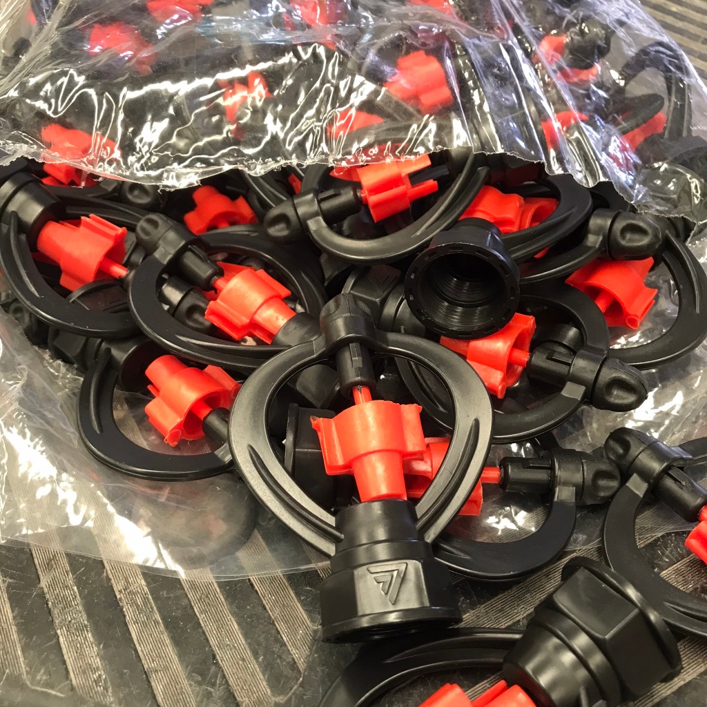 (แพ็ค 30,50,100 อัน)หัวสปริงเกอร์ใบทูเวย์ ใบพีวีซีแดง เกลียวใน 3/4*1/2" ให้น้ำไกล 301-SS