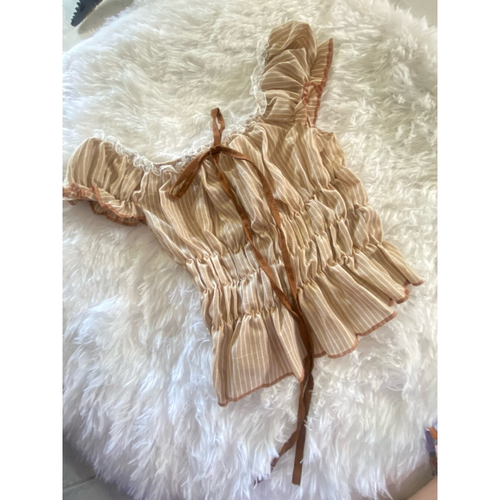 เสื้อครอปแขนตุ๊กตาผู้หญิง Mellow Crop ผ้าลูกไม้นุ่ม ใส่สบาย ดีไซน์น่ารัก