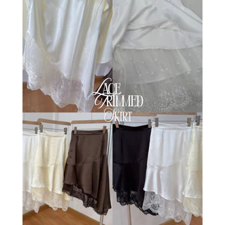 UIUI | LACE TRIMMED SKIRT กระโปรงชายลูกไม้ เอวสม็อค