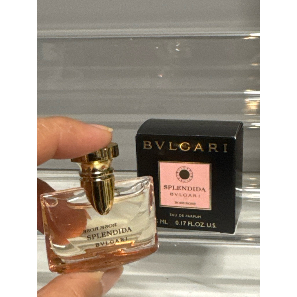 Floral Rose (ฟลอรัล โรส) ที่ให้ความรู้สึกหรูหรา อ่อนหวาน และนุ่มนวลเหมือนแป้ง 5ml