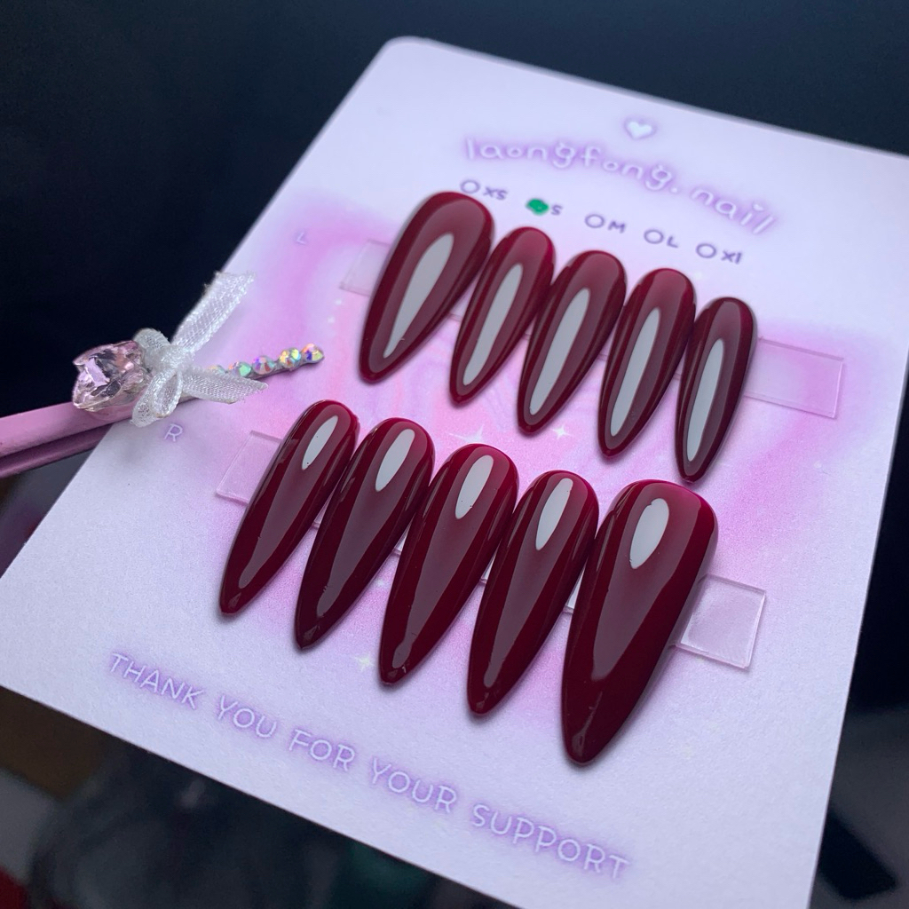 𝓵𝓪𝓸𝓷𝓰𝓯𝓸𝓷𝓰.𝓷𝓪𝓲𝓵 เล็บปลอมสำเร็จรูป 𐐪◡̎  สีพื้นสีแดง 𝐍𝐚𝟎𝟒 (แบบทรงแหลมยาว) 𐐪🍒🍅🍎🍉เปลี่ยนสี เปลี่ยนทรงเล็บได้