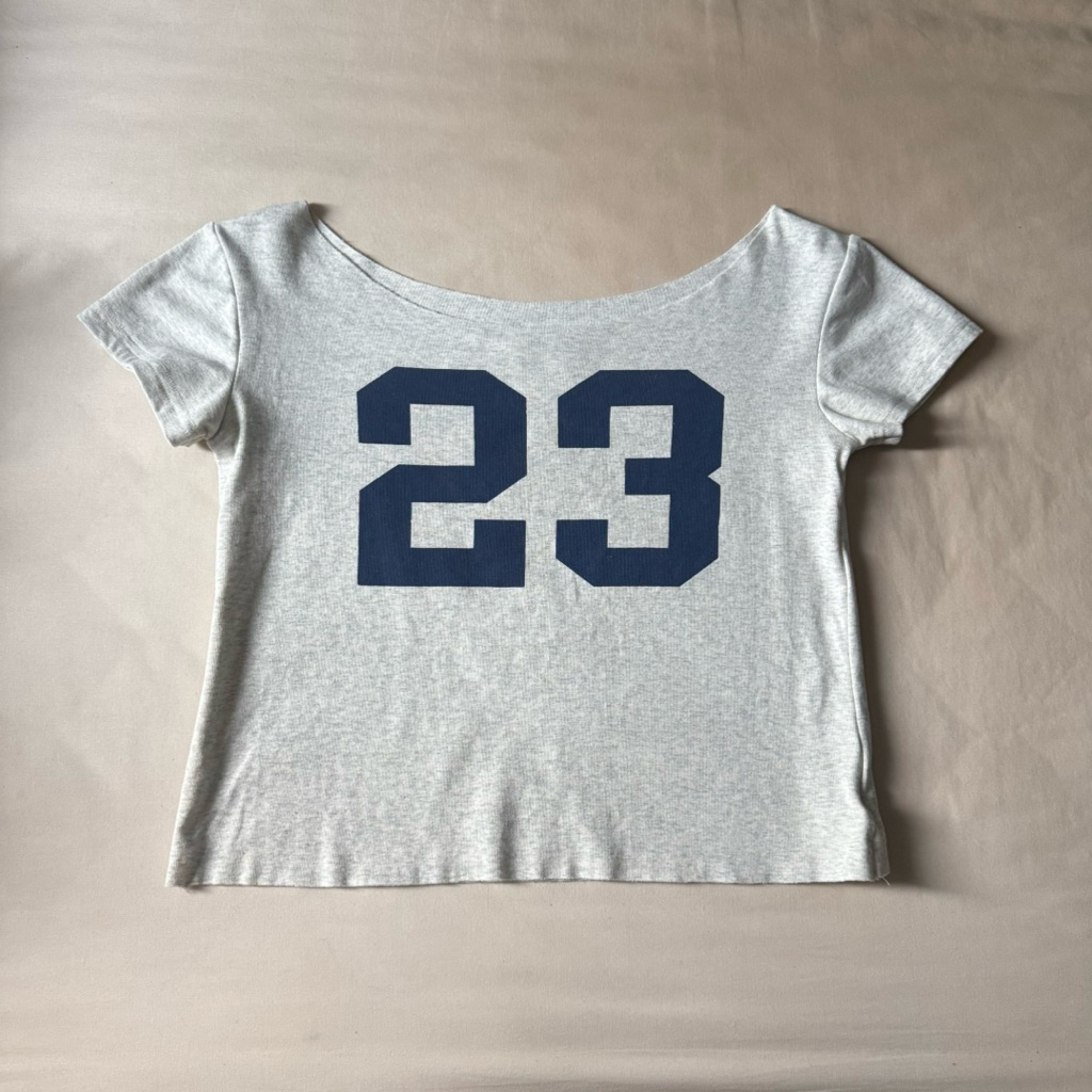 เสื้อปาดไหล่ 23begins ไซส์m ไม่มีตำหนิ