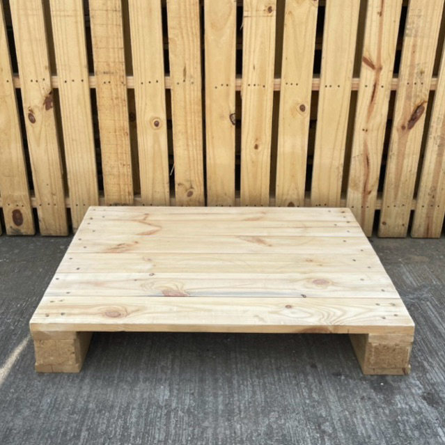 พาเลทไม้สนนอกหน้าเต็ม ขัดเสี้ยนขนาด 60 × 80 สูง 13 เซนติเมตร