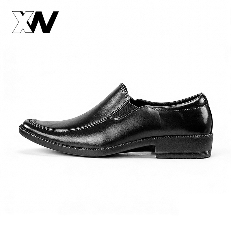 XWbrand รองเท้ายางผู้ชายสุภาพทางการรุ่นใหม่ หัวเหลี่ยม ข้อต่ำ โลฟเฟอร์ แบบสวม ดีไซน์สไตล์อังกฤษ