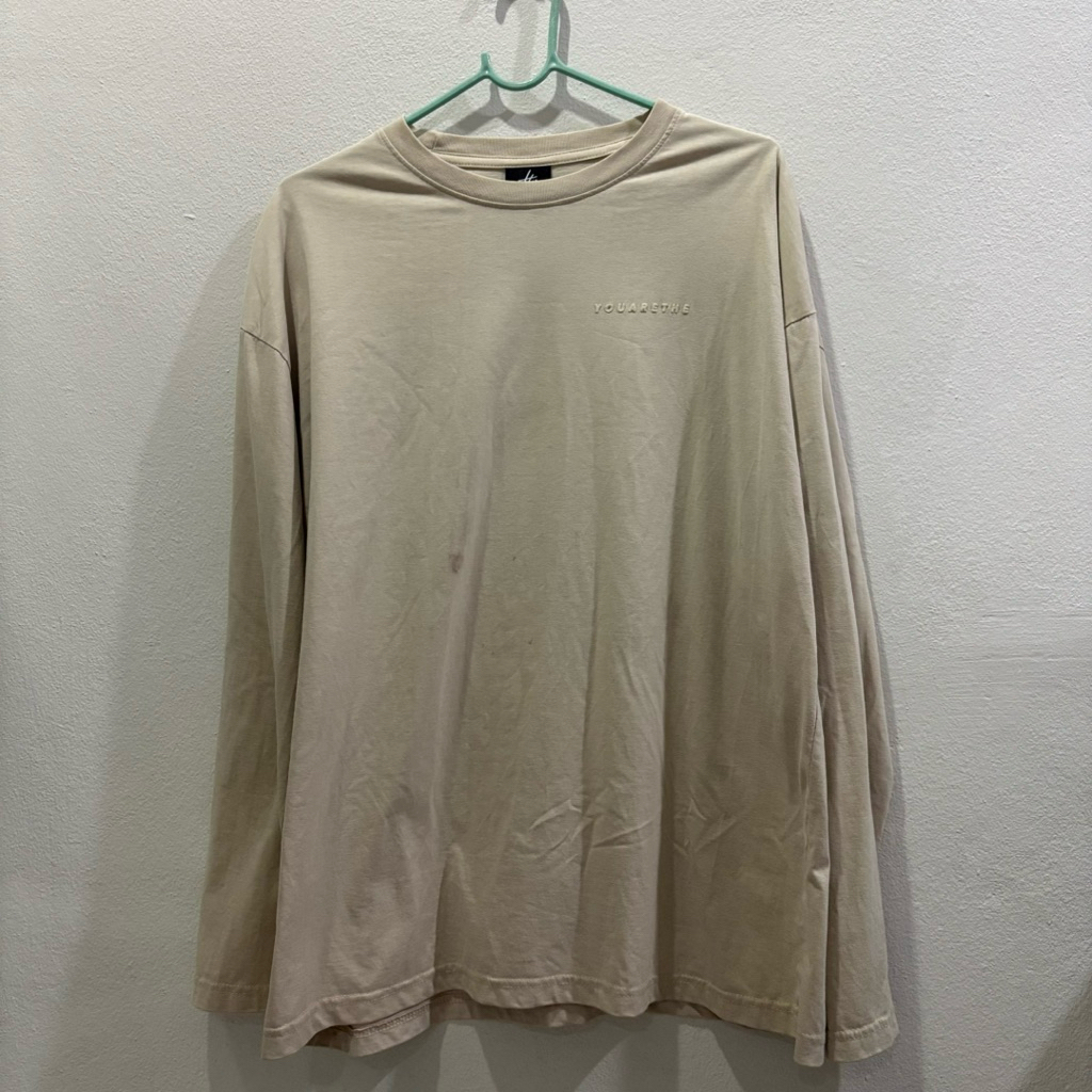 เสื้อยืดแขนยาวมือสอง URTHE สีเบจ🧡