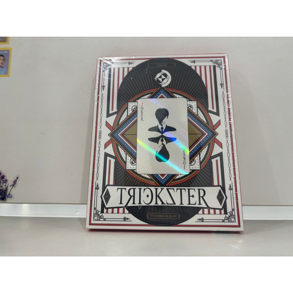 1 CD MUSIC  ซีดีเพลงเกาหลี    ONEUS - TRICKSTER (JOKER ver.)   (R2B40)