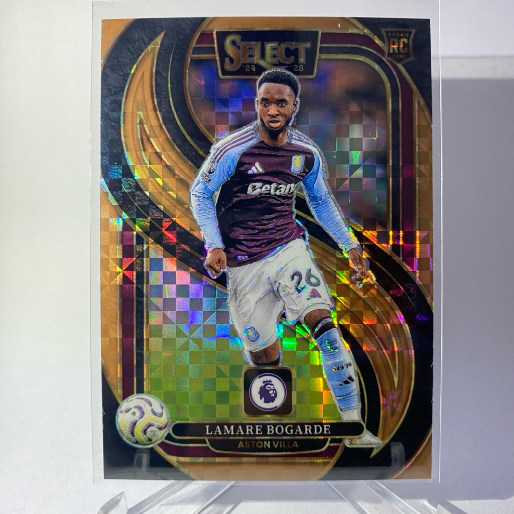 การ์ดนักฟุตบอล LAMARE BOGARDE, RC, (การ์ด RUN# 123/125), ASTON VILLA, (PRIZM), MEZZANINE, PANINI SEL