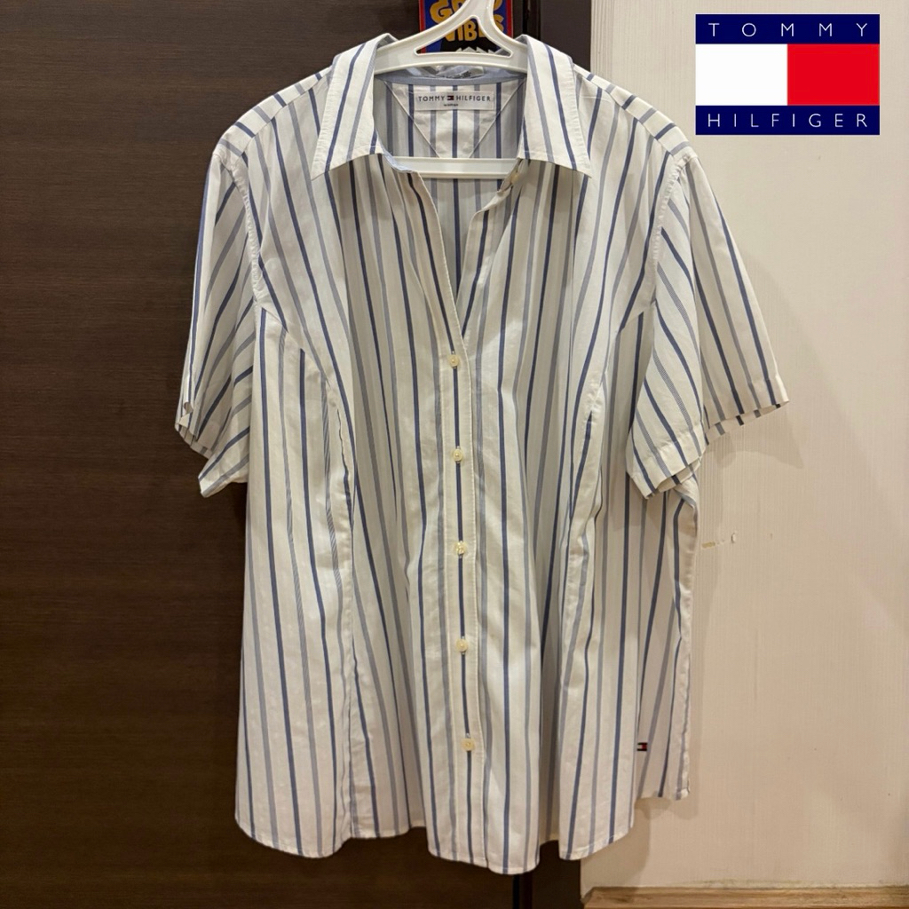เสื้อเชิ้ตผู้หญิง Tommy Hilfiger มือสอง อก 54 นิ้ว ยาว 27 นิ้ว