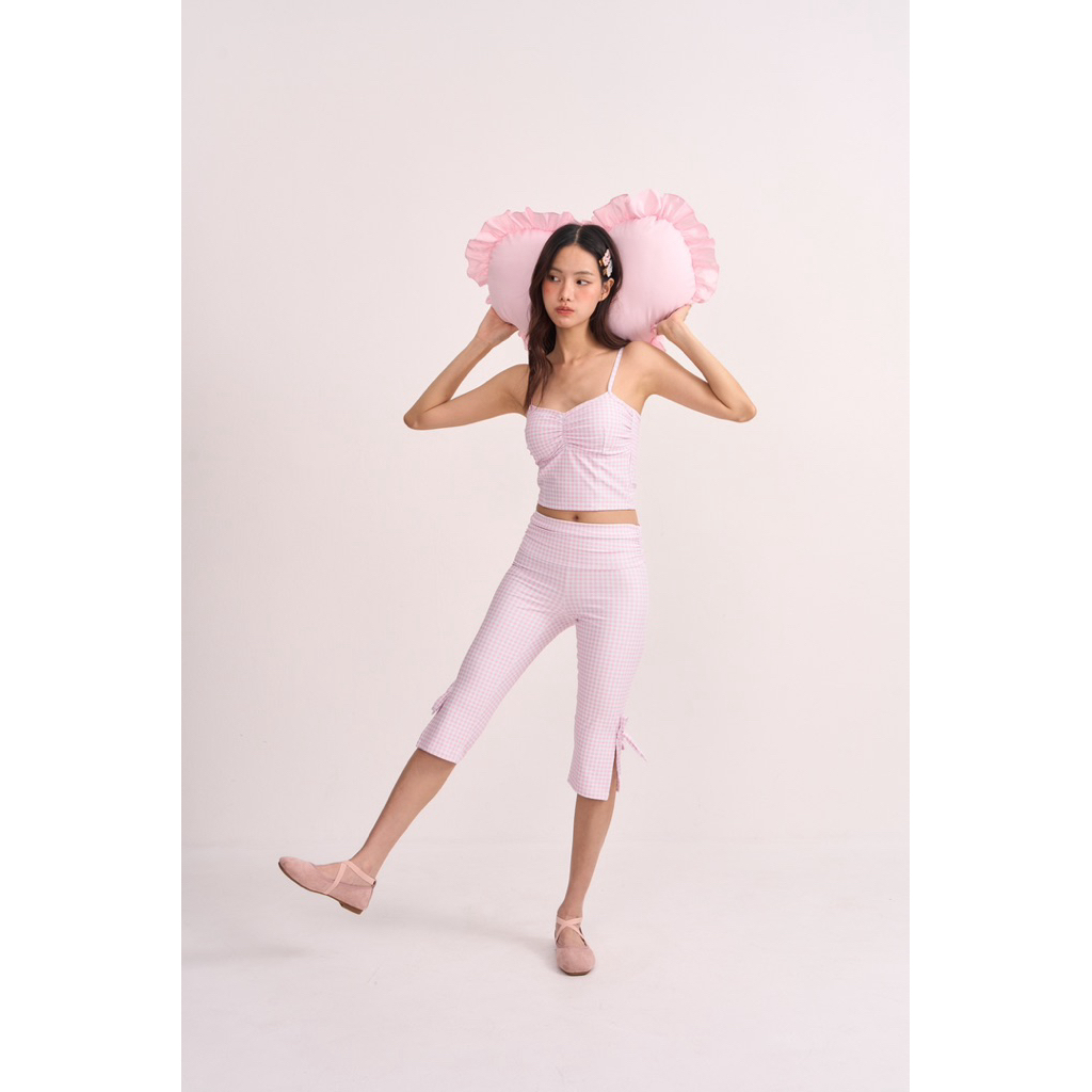 Girlentine set: ชุดเซ็ตสปอร์ตบรามีฟองน้ำในตัว กางเกง Capri เก็บพุง สี Rosé