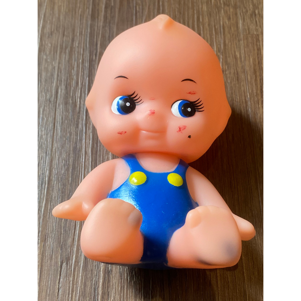 ตุ๊กตาคิวพี (Kewpie Doll) ในชุดเอี๊ยม