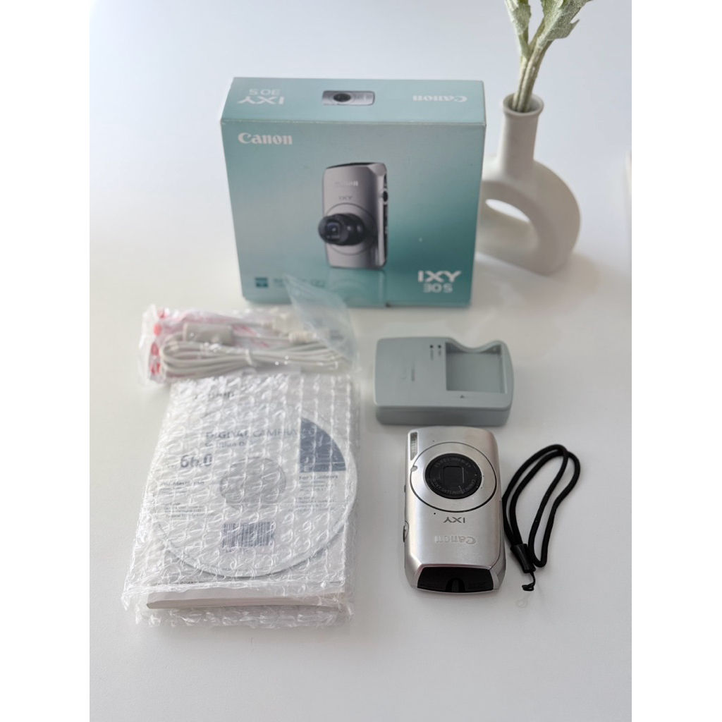 Canon Ixy 30s Sliver