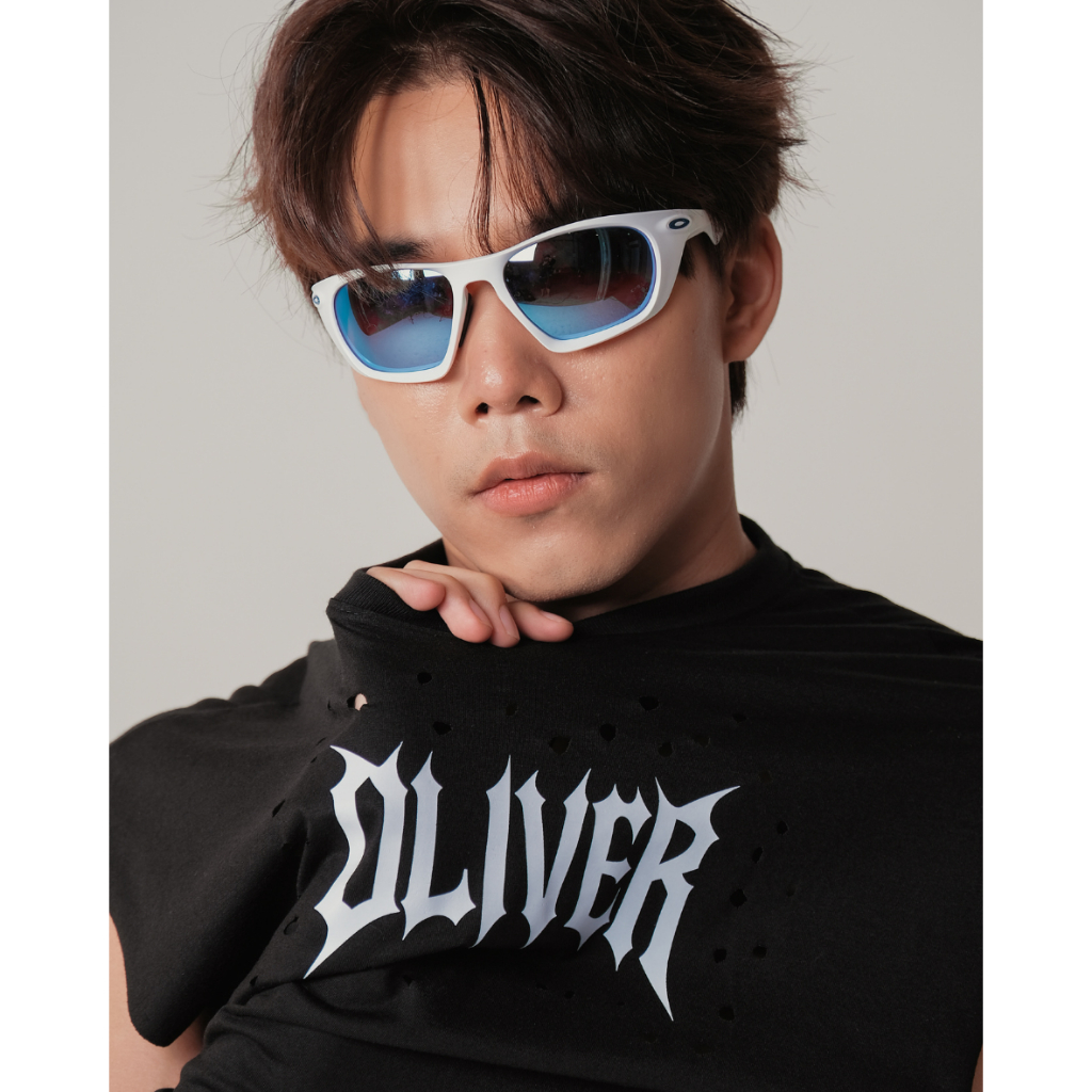 OLIVER MUSCLE - CROP DEMON TANK เสื้อครอปมีรู