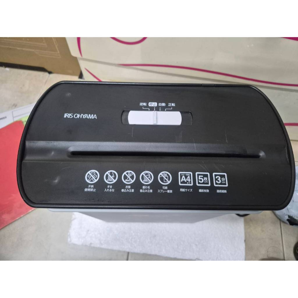 เครื่องย่อยกระดาษ IRIS OHYAMA รุ่น P8GC สินค้าญี่ปุ่นมือสองพร้อมใช้งาน ใช้งานกับไฟ 100V เท่านั้น