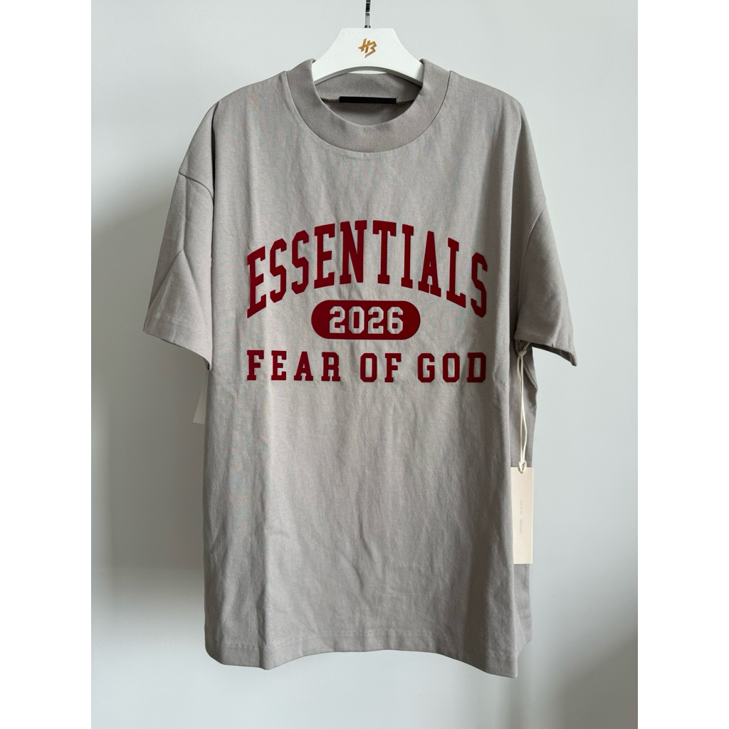 [ของแท้] FOG ESSENTIALS 2026 LOGO TEE GRAY (Exclusive) [ไม่มีถุงซิป] พร้อมส่ง