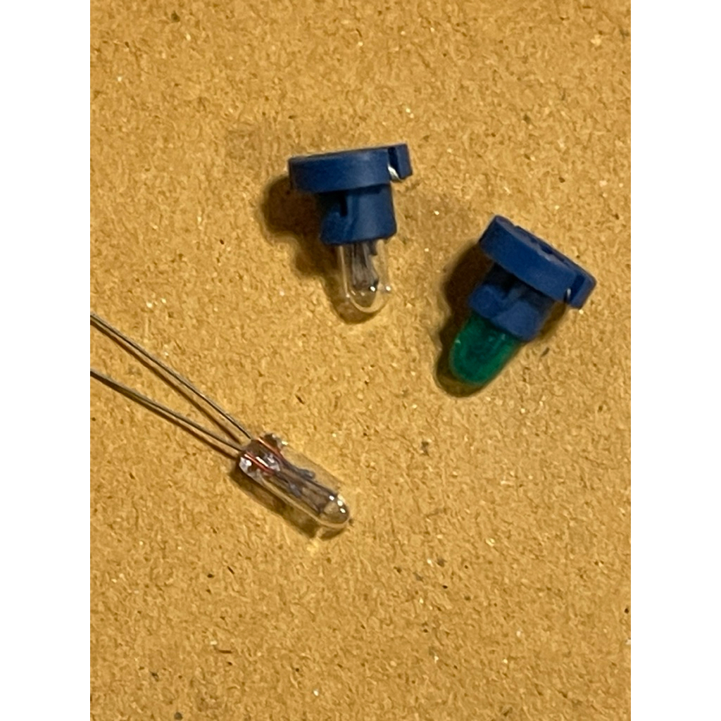 ขั้วหลอดไฟ T3 // 12V. หลอดไฟT3 // 12V. หลอดของใหม่ ขั้วมือสองแท้((ราคาต่อ1ชิ้น))