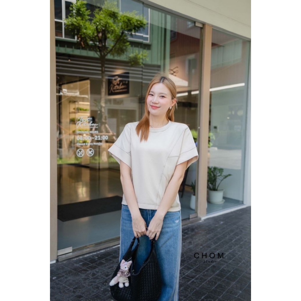 เสื้อคอกลมแขนล้ำ เย็บตีเส้นแต่งด้ายสีตัดกันแบบชิคๆ✨️💖 ดีไซน์ทันสมัย ใส่สบายทุกโอกาส