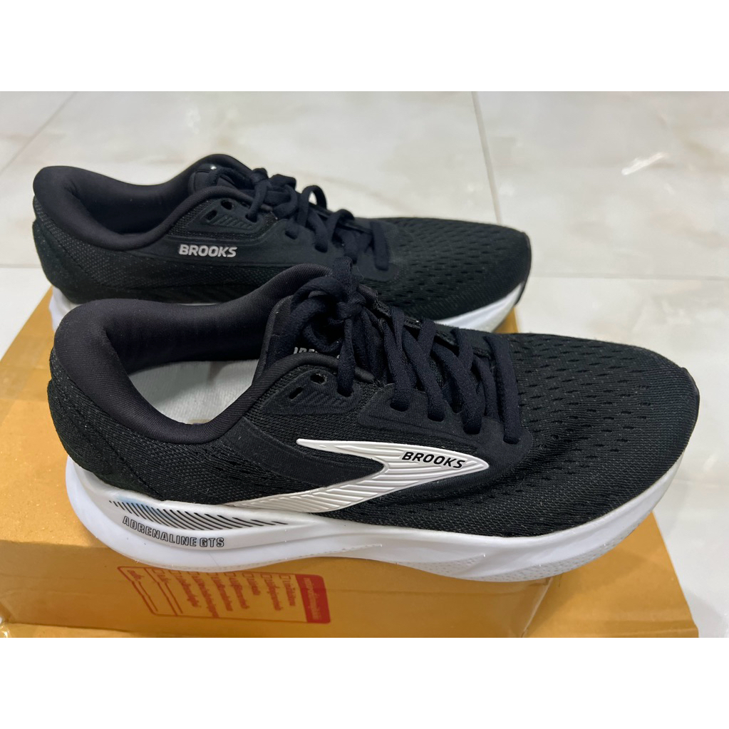รองเท้าวิ่ง brooks adrenaline gts24