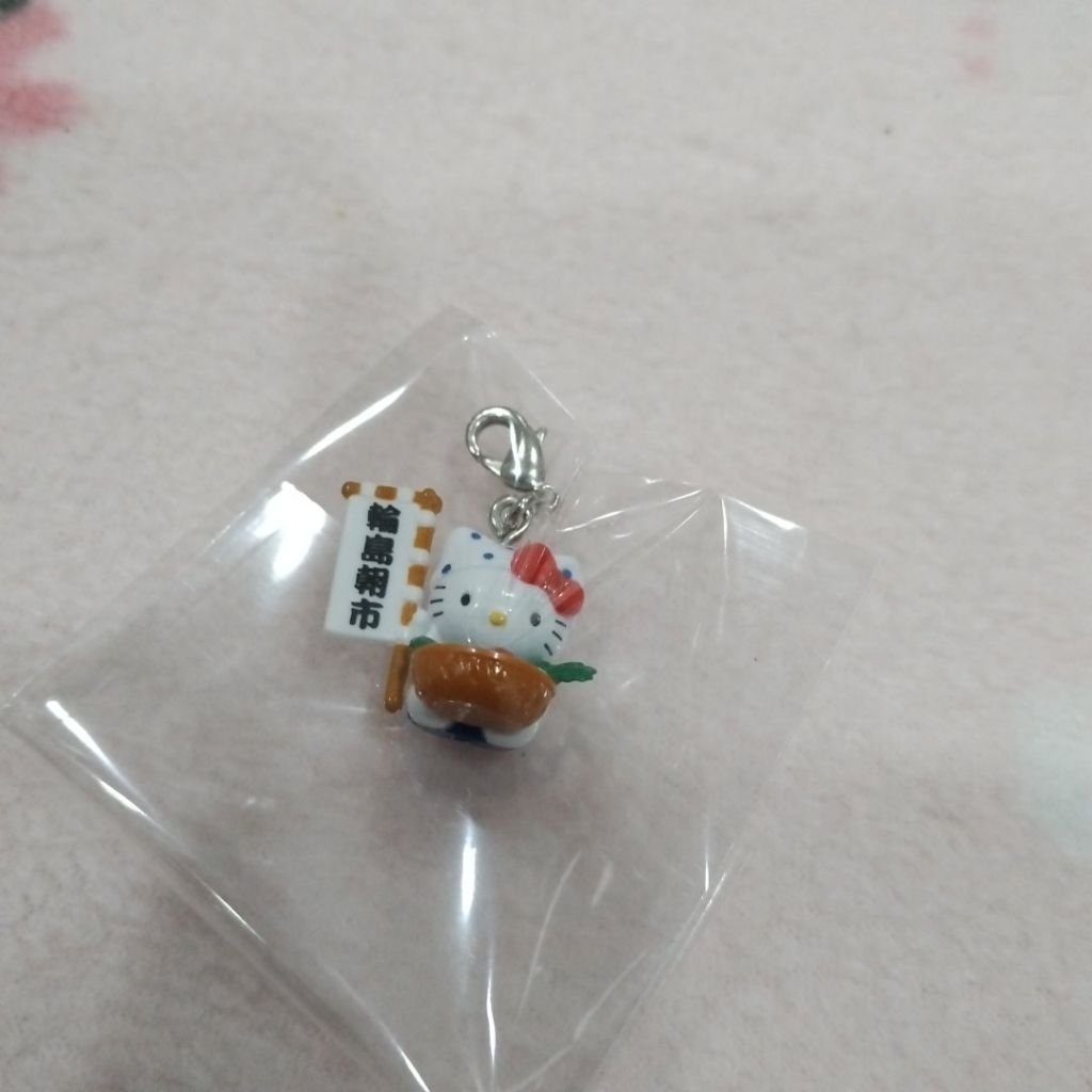 พวงกุญแจ Hello Kitty รุ่น Wajima Morning Market (輪島朝市) เป็นสินค้าของที่ระลึกพิเศษจากประเทศญี่ปุ่น