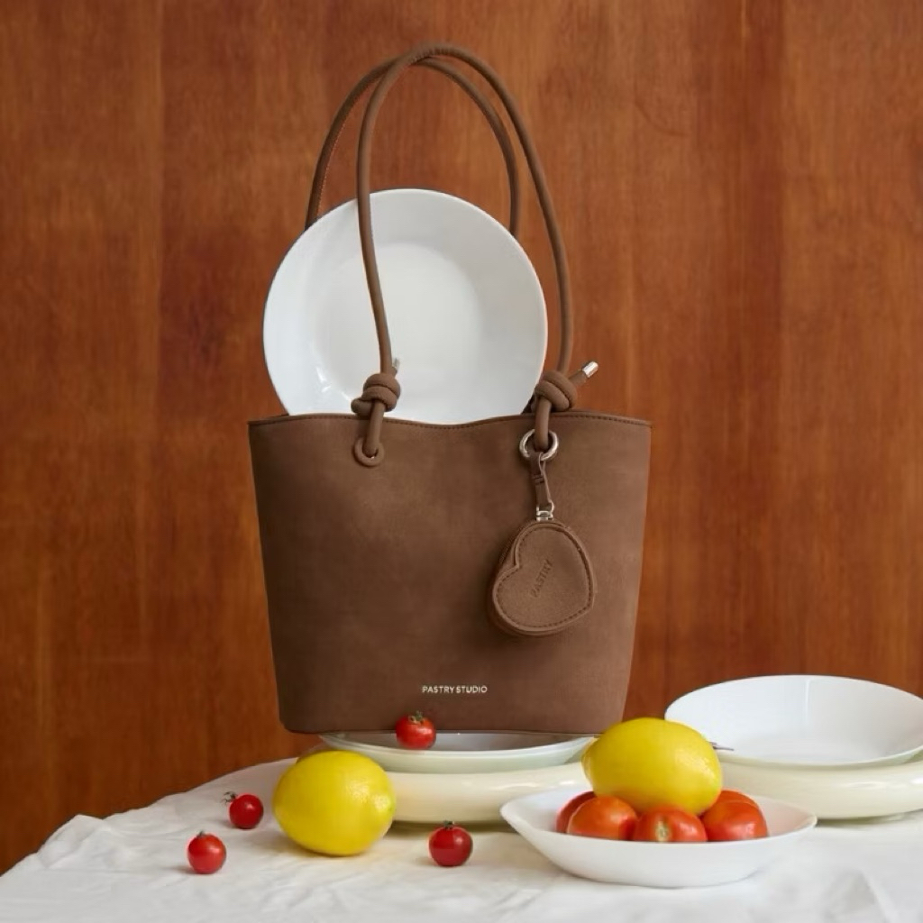 ส่งต่อกระเป๋าถือหนังกลับ The Pastry Studio TOAST สะพายได้หลายแบบ
