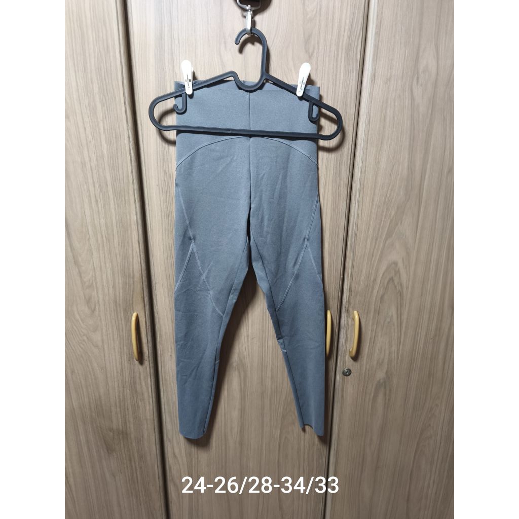 oysho กางเกงเลกกิ้งออกกำลังกาย ใช้น้อยตัดป้ายแคร์ เอว24-26
