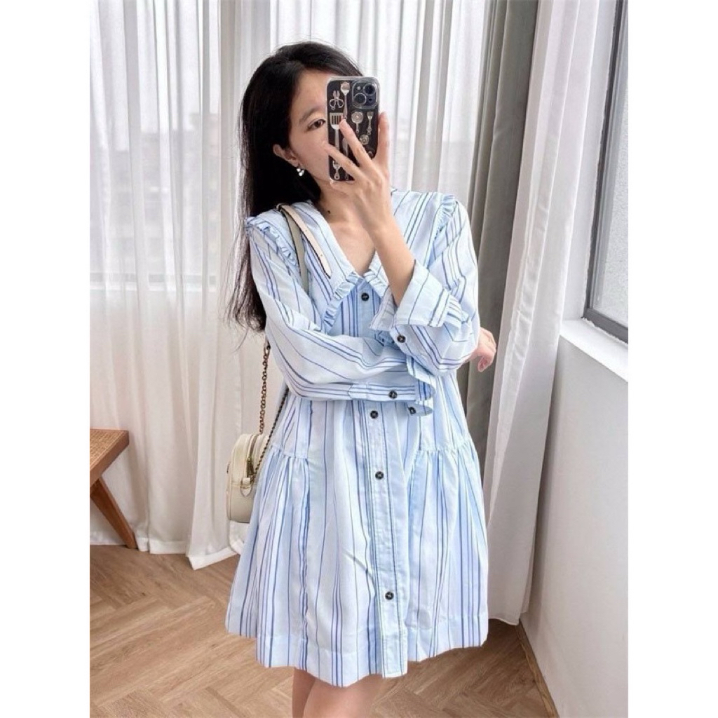 เดรสเชิ้ตดีเทลผ้าริ้วลายทาง แบรนด์ Sirin Studio สี ฟ้า