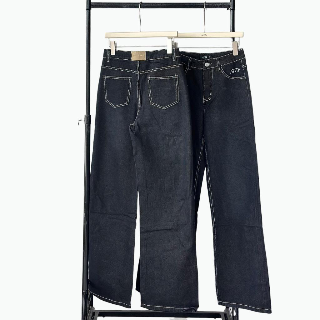 Atipa - Shadow Selvedge Jeans กางเกงยีนส์ขายาวผ้าไม่ยืด ทรงสวยตัดด้วยด้ายสีขาวครีม ปักเล็กๆตรงกระเป๋าและป้ายหนังด้านหลัง