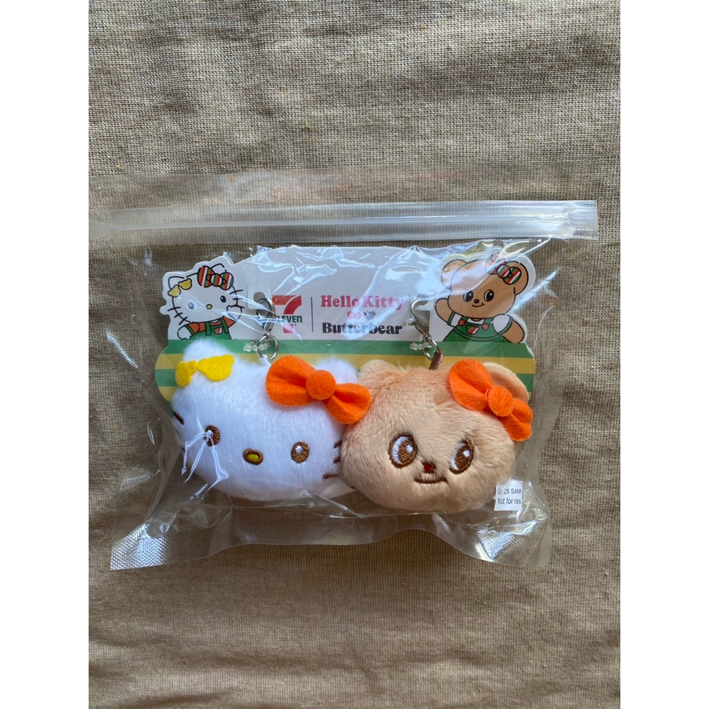 hello kitty x butterbear 7-11                           พวงกุญแจ