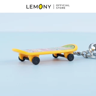 LEMONY พวงกุญแจเครยอนชินจัง ซีรีส์ Skateboard Crayon Shin-Chan Collection