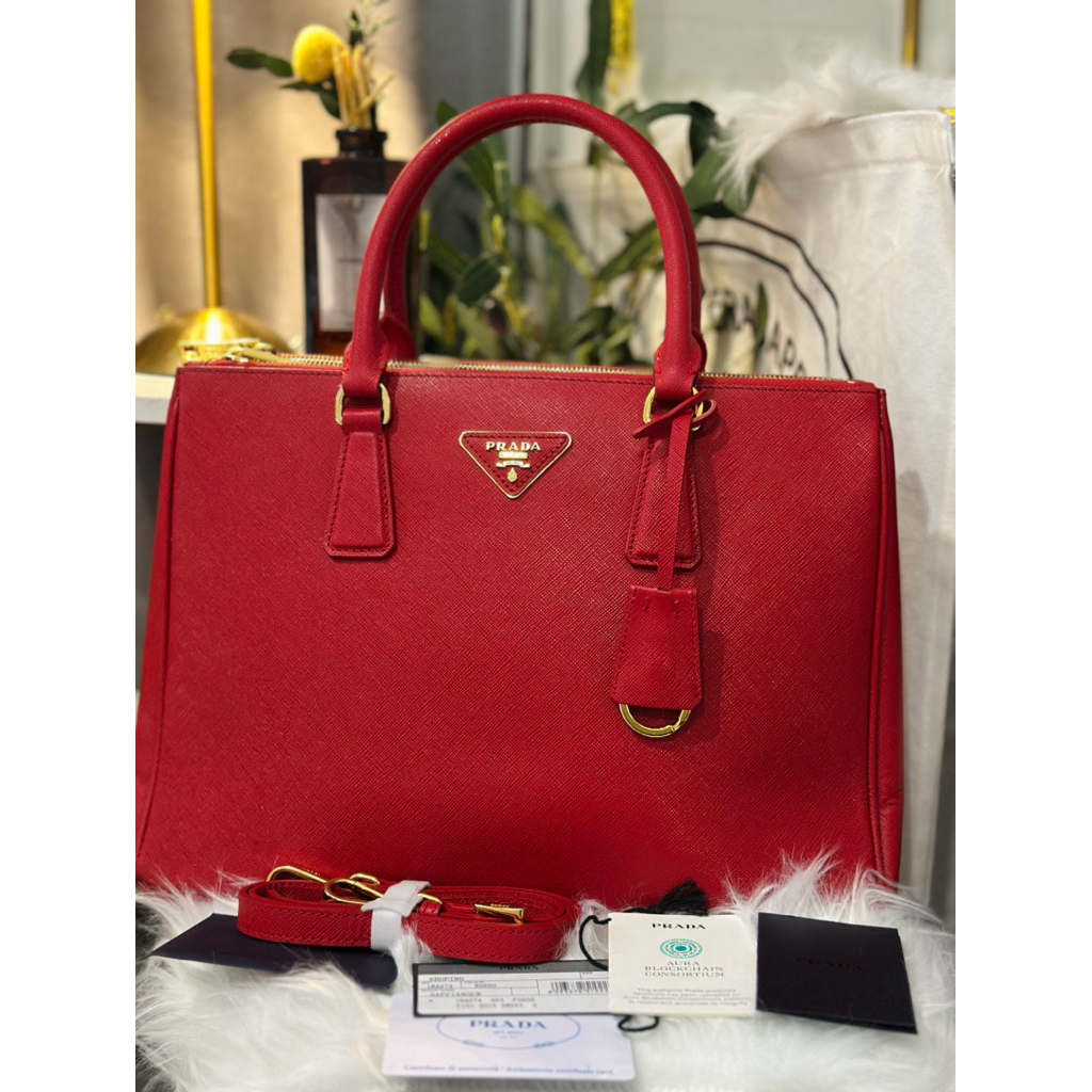 PradaSaffianoSize30สีFuocoปี15แท้สวยมากก