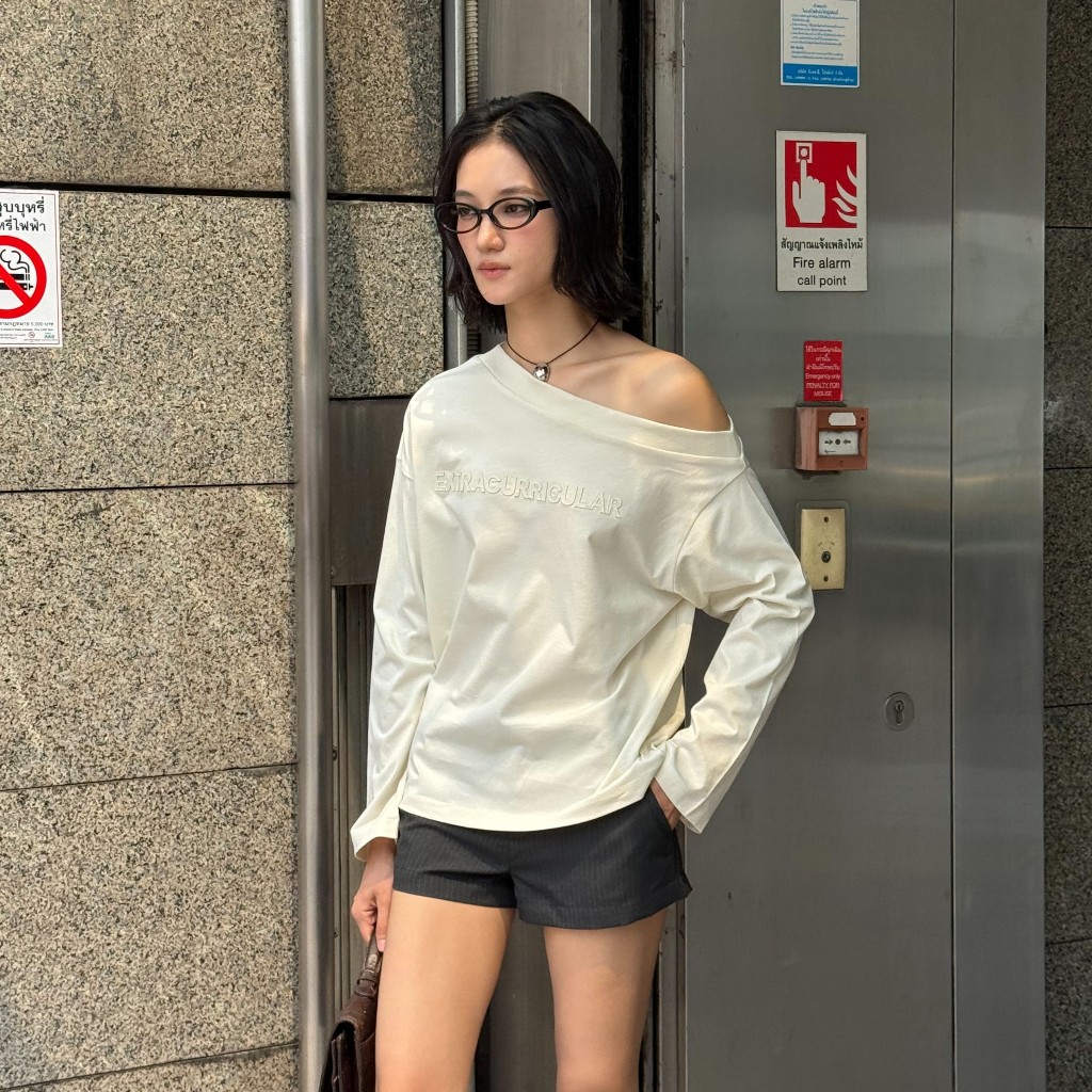 EXTRACURRICULAR | Longsleeve Off-Shoulder เสื้อปาดไหล่แขนยาว