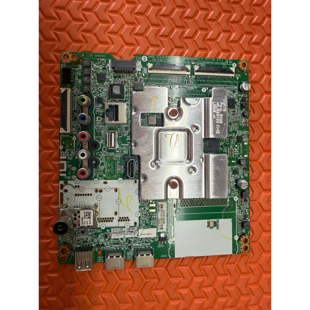 เมนบอร์ดทีวี LG รุ่น 55UN7200PTF.ATMWLJD,55UN7300PTF.ATMWLJD รุ่นนี้มีแพ2แบบกรุณาดูบอร์ดของท่านก่อนส