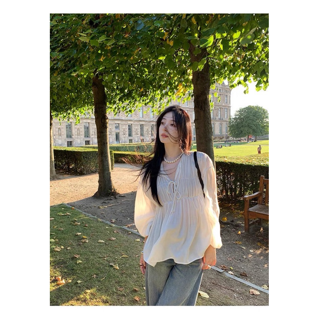 เสื้อเบลาส์- เสื้อแขนยาวผูกโบว์ด้านหน้า 🤍ผ้าเบาใส่สบาย🤍งานป้ายไหมแก้ว🤍สีขาวแต่งจีบตรงหน้าอก🤍