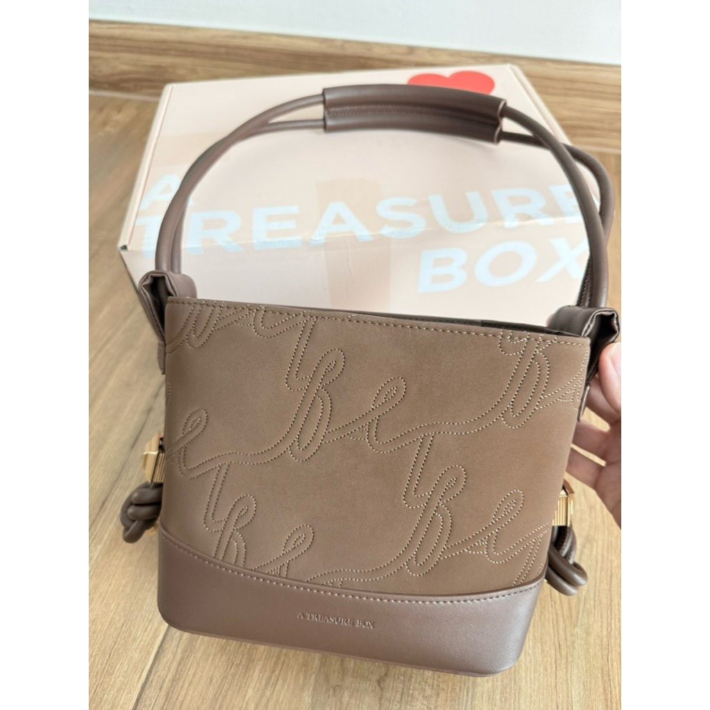 Atreasurebox mini all day mocha (used with defect)