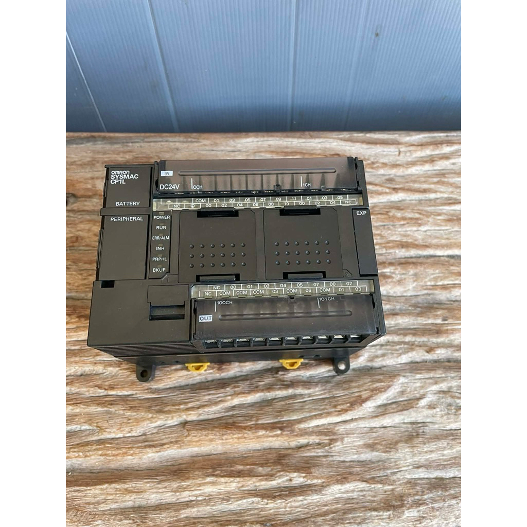 PLC Omron CP1L-M3ODR-Dมือสอง