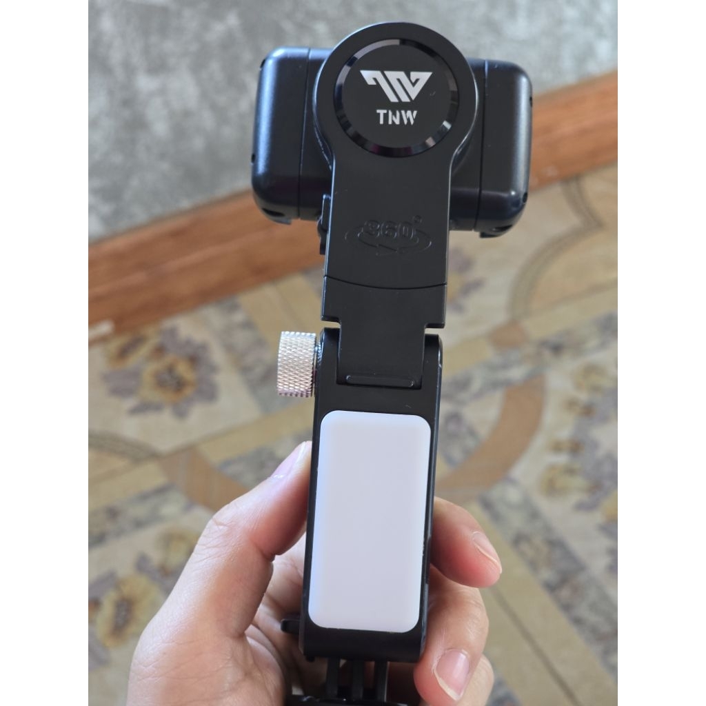 (มือสองไม่เคยใช้) ไม้เซลฟี่ TNW Q19 Gimbol stabilizer มีไฟ led ปรับแสงได้ พร้อมระบบAi ขาตั้ง3แกน