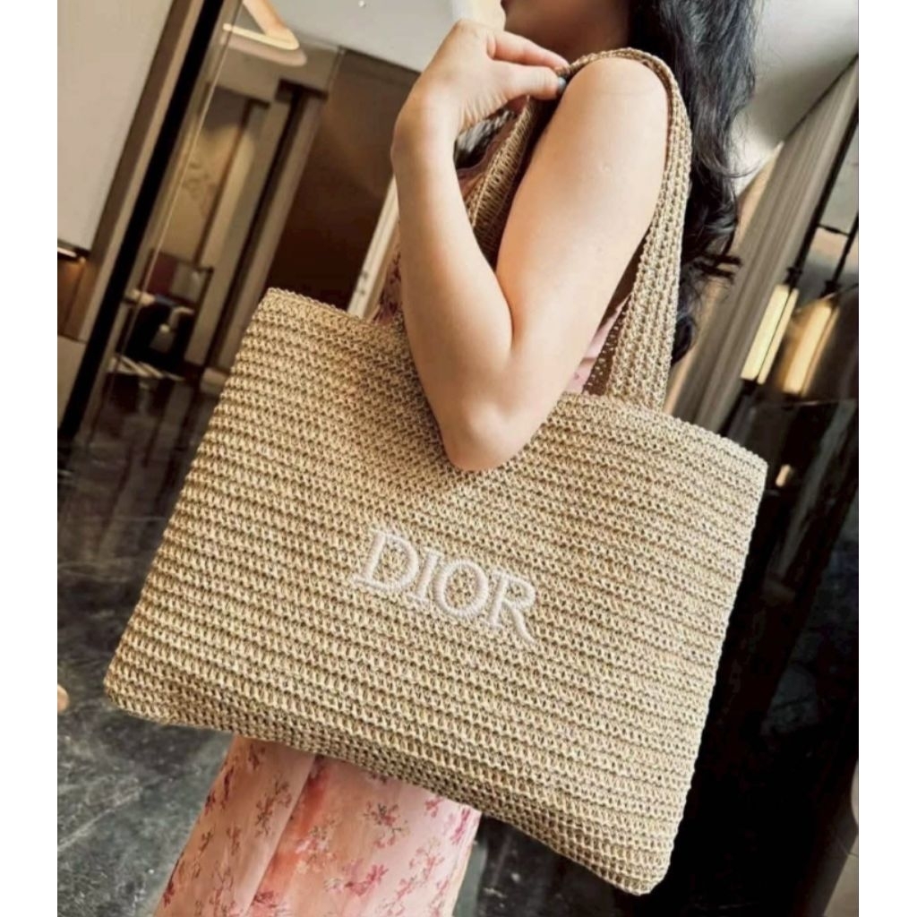 Diorกระเป๋าสาน​ ใ่ส่ไปไหนก็น่ารัก