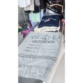 ถุง LAUNDRY BAG แบบมีช่องเขียน จัดระเบียบผ้า ขนาด 18 x 24 นิ…