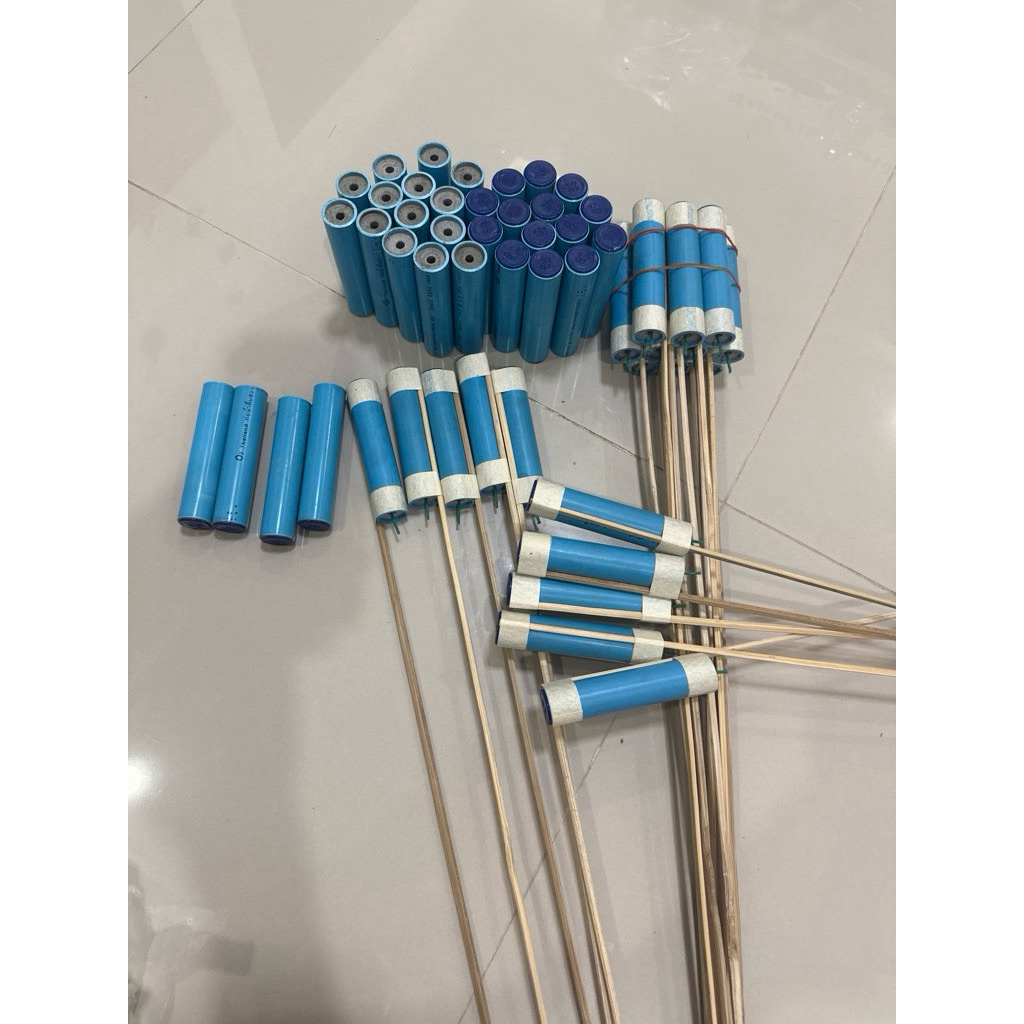บั้งไฟ4หุน-ตะไล-ลูกหนู-แสงสีขาว(สั่งซื้อ1ชุดจะได้รับบั้งไฟ10อัน