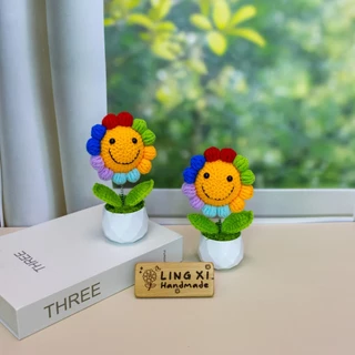 LING XI กระถางดอกทานตะวันยิ้มถักมือ ทำได้หัวโยก พร้อมกระถางขาวรูปเพชร ตกแต่งรถ/โต๊ะ ของขวัญปีใหม่