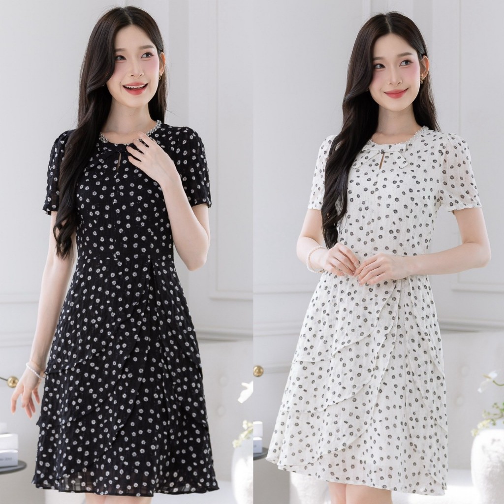 เดรสลายดอกเดซี่ลุคสวยแบบสาวkorea สุด ชุดนี้เชียร์ Recommend ให้เก็บเลยค่ะ เป็นดีเทลคอโบว์แต่งอะไหล่มุกสวยหวาน