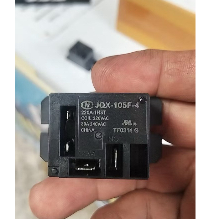 รีเลย์ไฟฟ้าขนาดเล็ก Ford NT90TPNCE220CB รีเลย์เครื่องปรับอากาศ 4ขา 220v