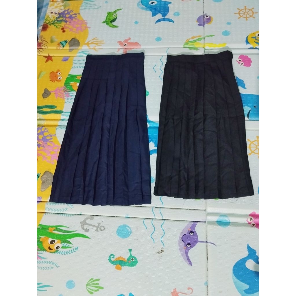 กระโปรงนักเรียน.หญิง(จีบรอบ)สีกรม..สีดำ(ผ้ามัน)