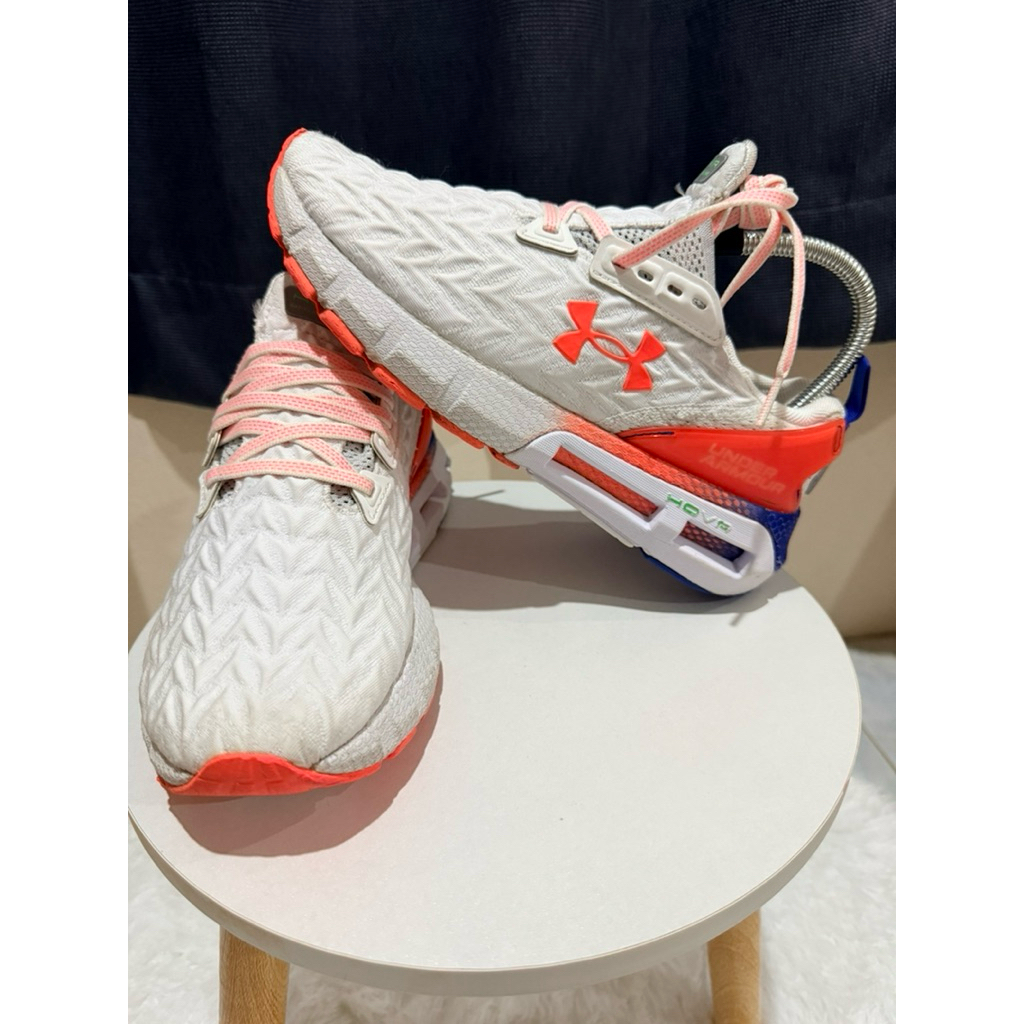 Under Armour รองเท้ามือสอง