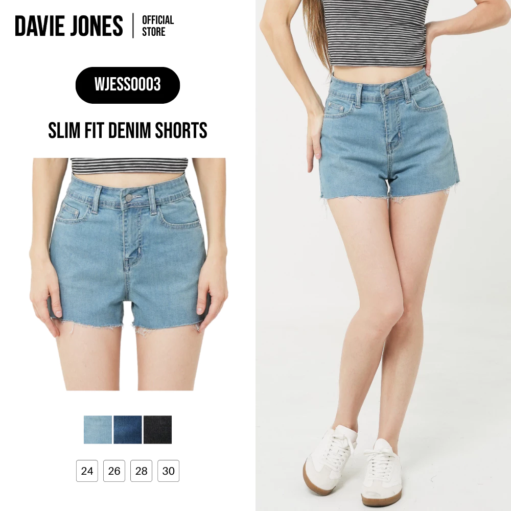 DAVIE JONES WOMEN [BE FEARLESS] กางเกงยีนส์ขาสั้นผู้หญิง Slim Fit Denim Shorts สีฟ้า กรม ดำ SS0003