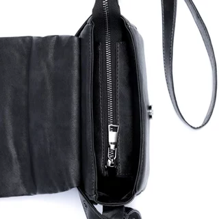 URTHE - กระเป๋าสะพาย รุ่น EMBLEM STRUCTURED FLAP CROSSBODY