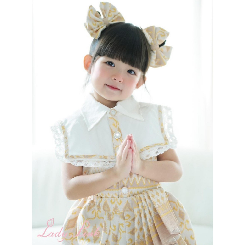 💛🪷 น ว ล ล ะ อ อ ง 🪷 💛สีเหลืองทองผ่องอำไพ เปล่งประกายงดงามดุจดั่งแสงทองของรุ่งอรุณยามเช้า🌤️  เป็นสีที่ใส่แล้วขับผิวส่องส